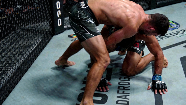 UFC格斗八角笼与选手抱摔防守动作
